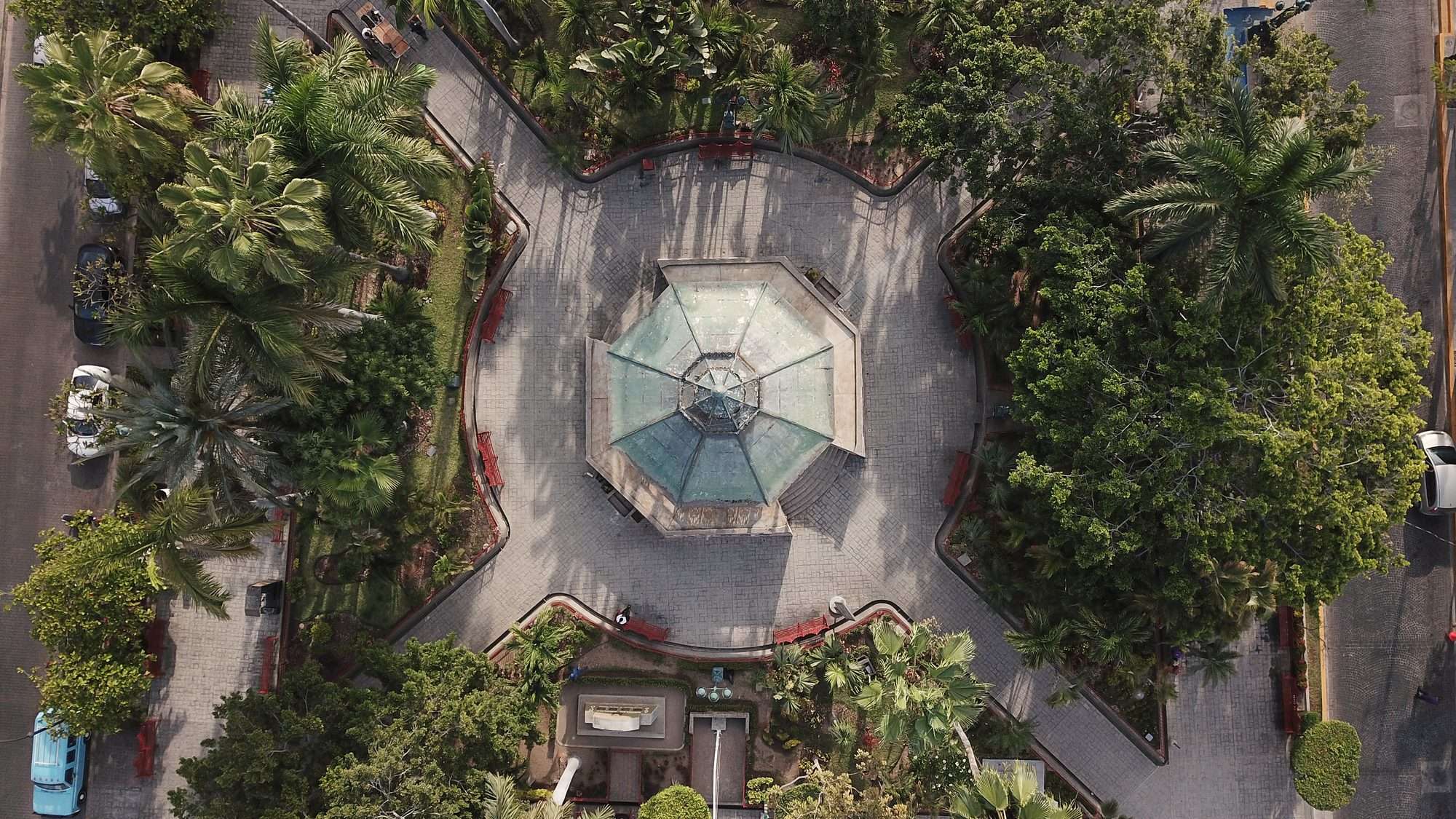 Una plazuela del Centro Histórico de Mazatlán vista desde el aire